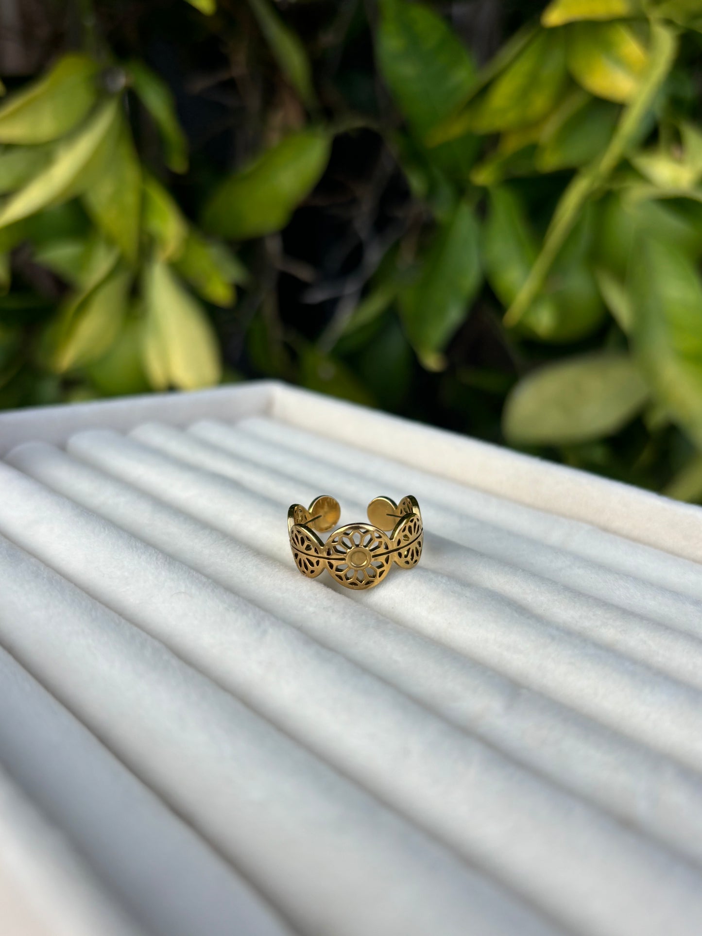 Burst Patterned Gold Ring