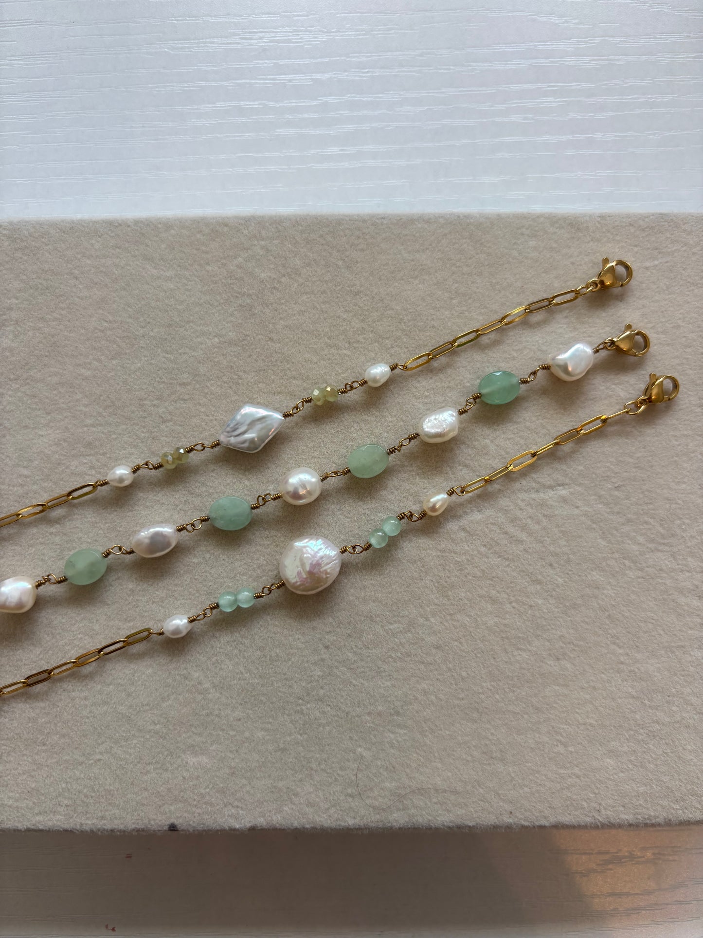 Pearl Aventurine Gold Wire Bracelet