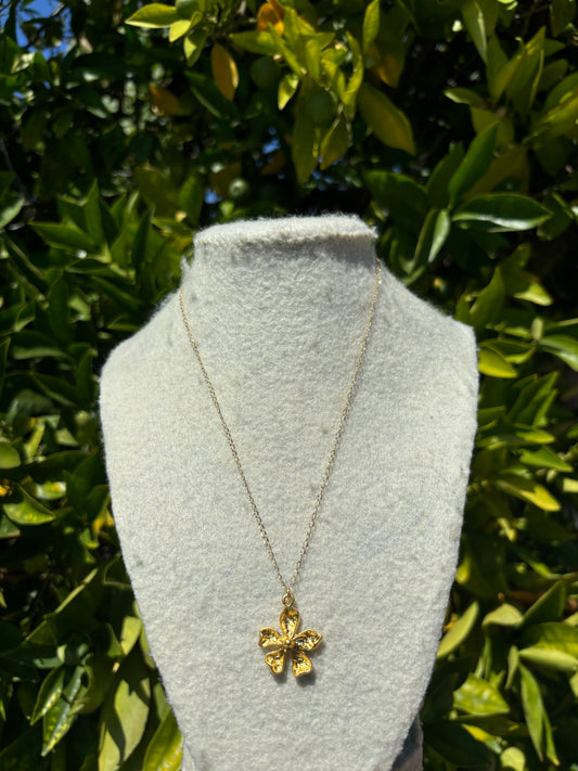 Patterned Flower Gold Chain Necklace