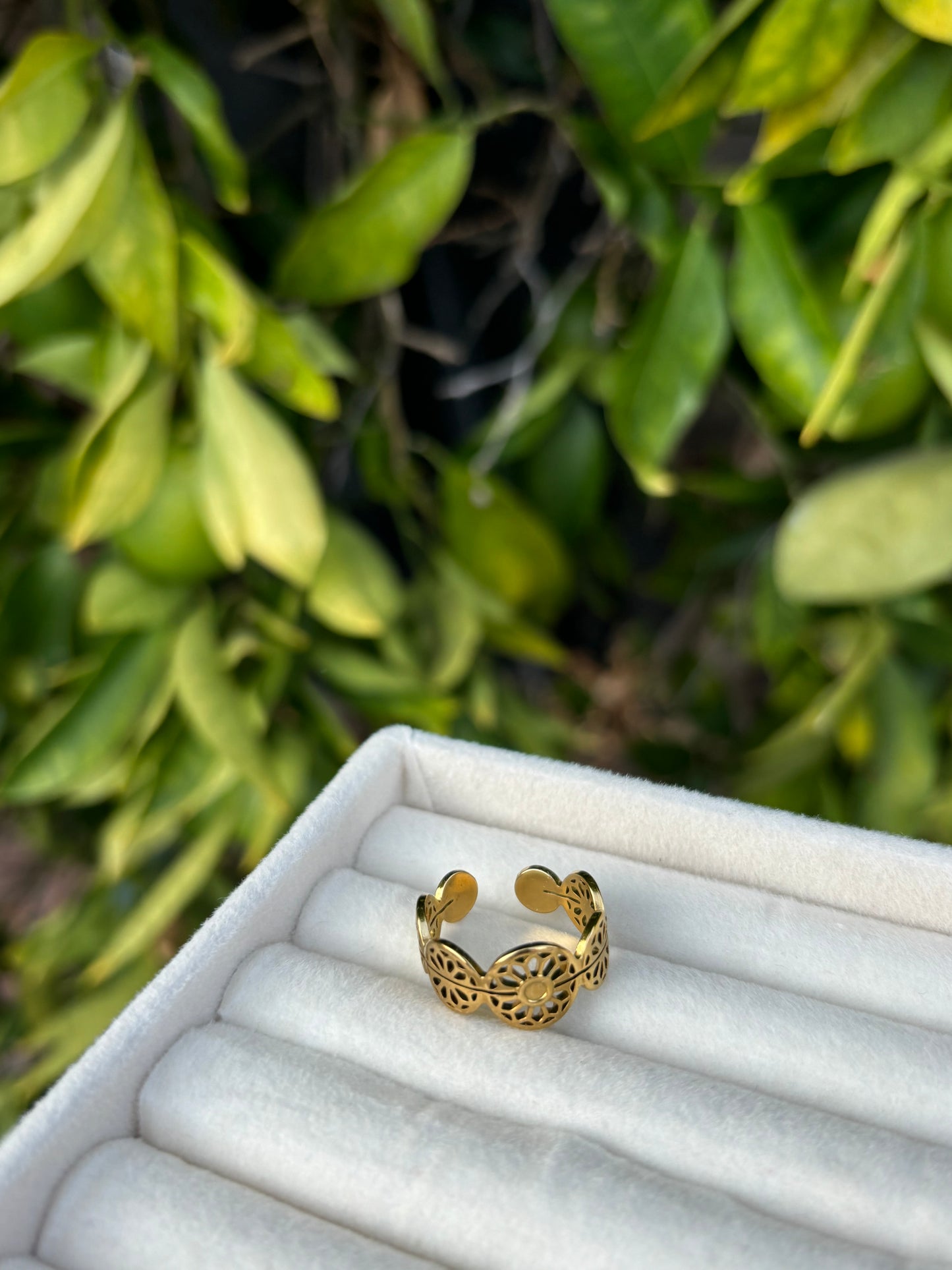 Burst Patterned Gold Ring