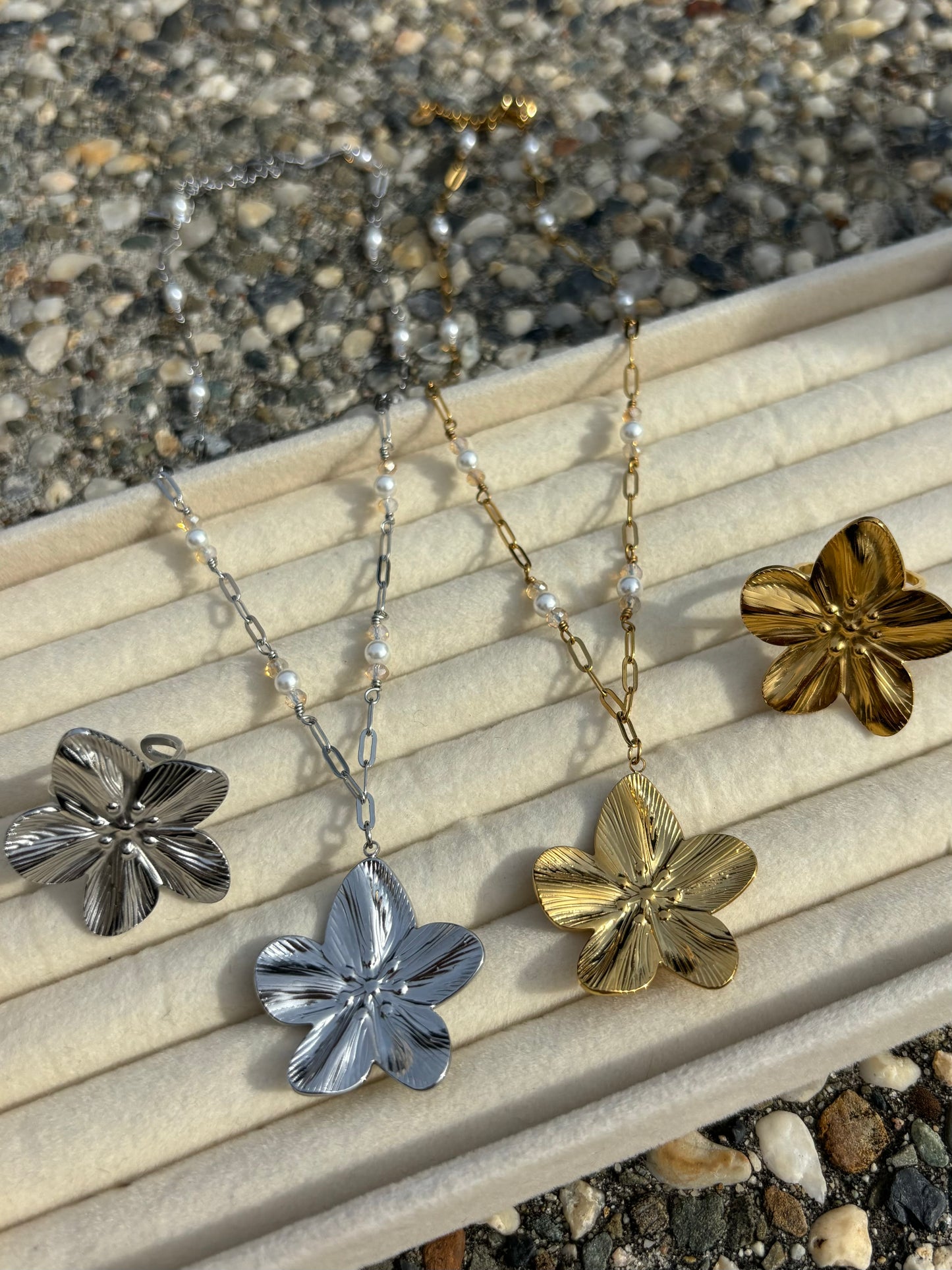 Flower Pearl Wire Chain Necklaces