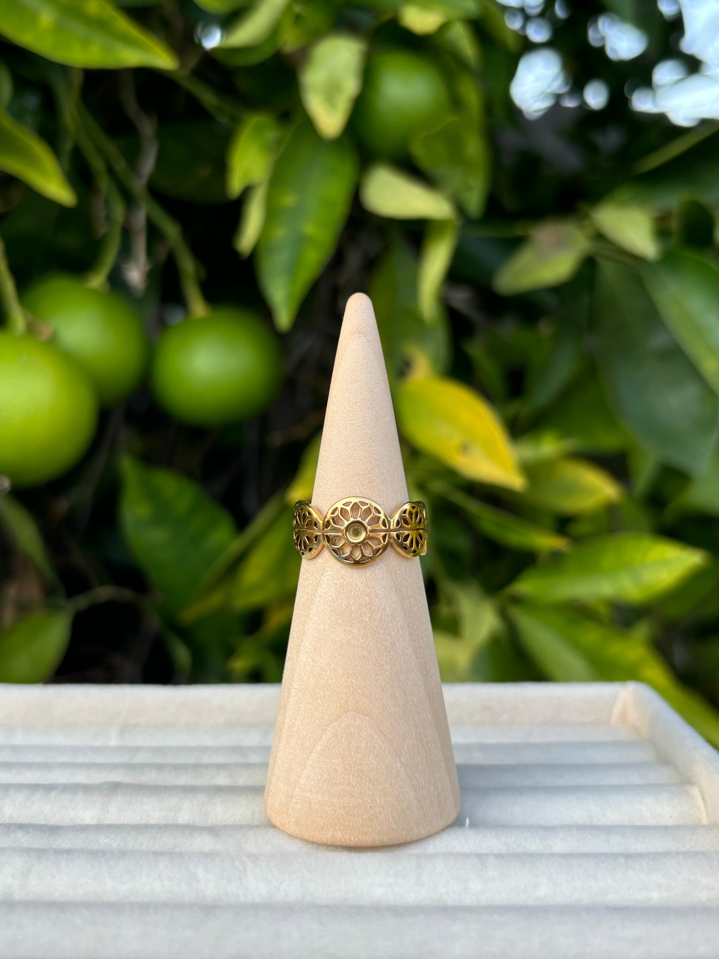 Burst Patterned Gold Ring