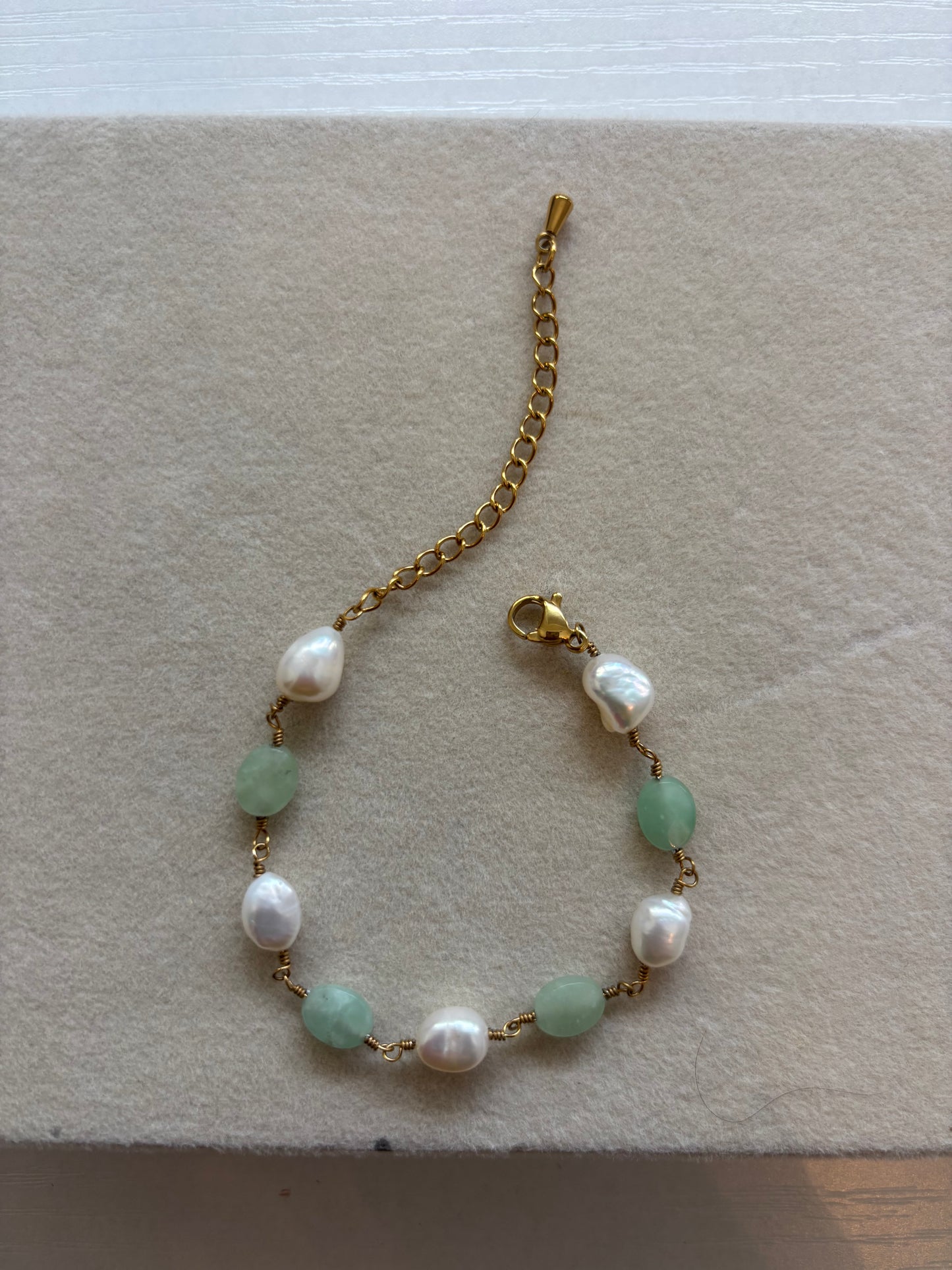 Pearl Aventurine Gold Wire Bracelet