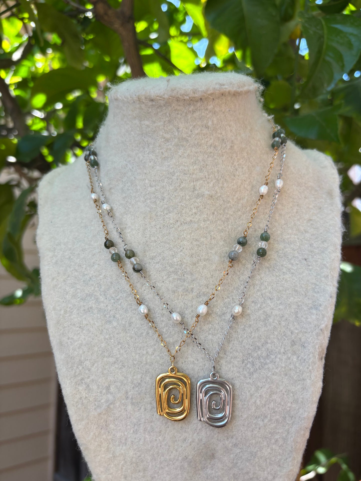 Square Spiral Green Pearl Wire Chain Necklaces