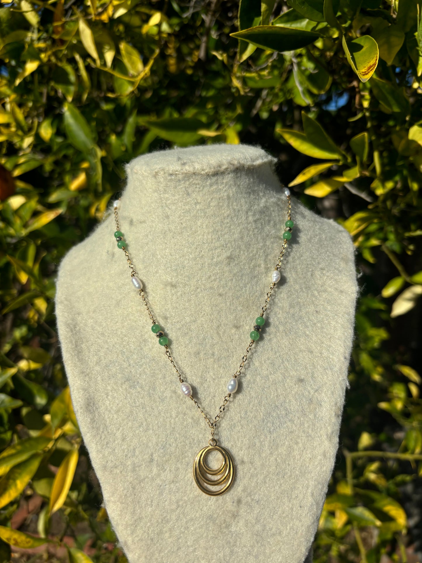 Ellipse Pearl Green Wire Chain Necklaces