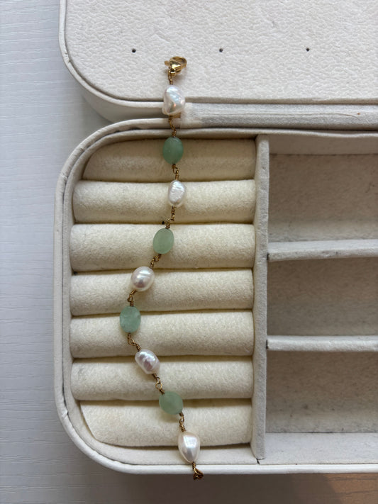 Pearl Aventurine Gold Wire Bracelet