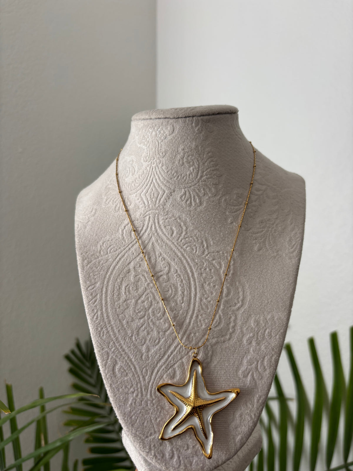 Chunky White Starfish Gold Chain Necklace
