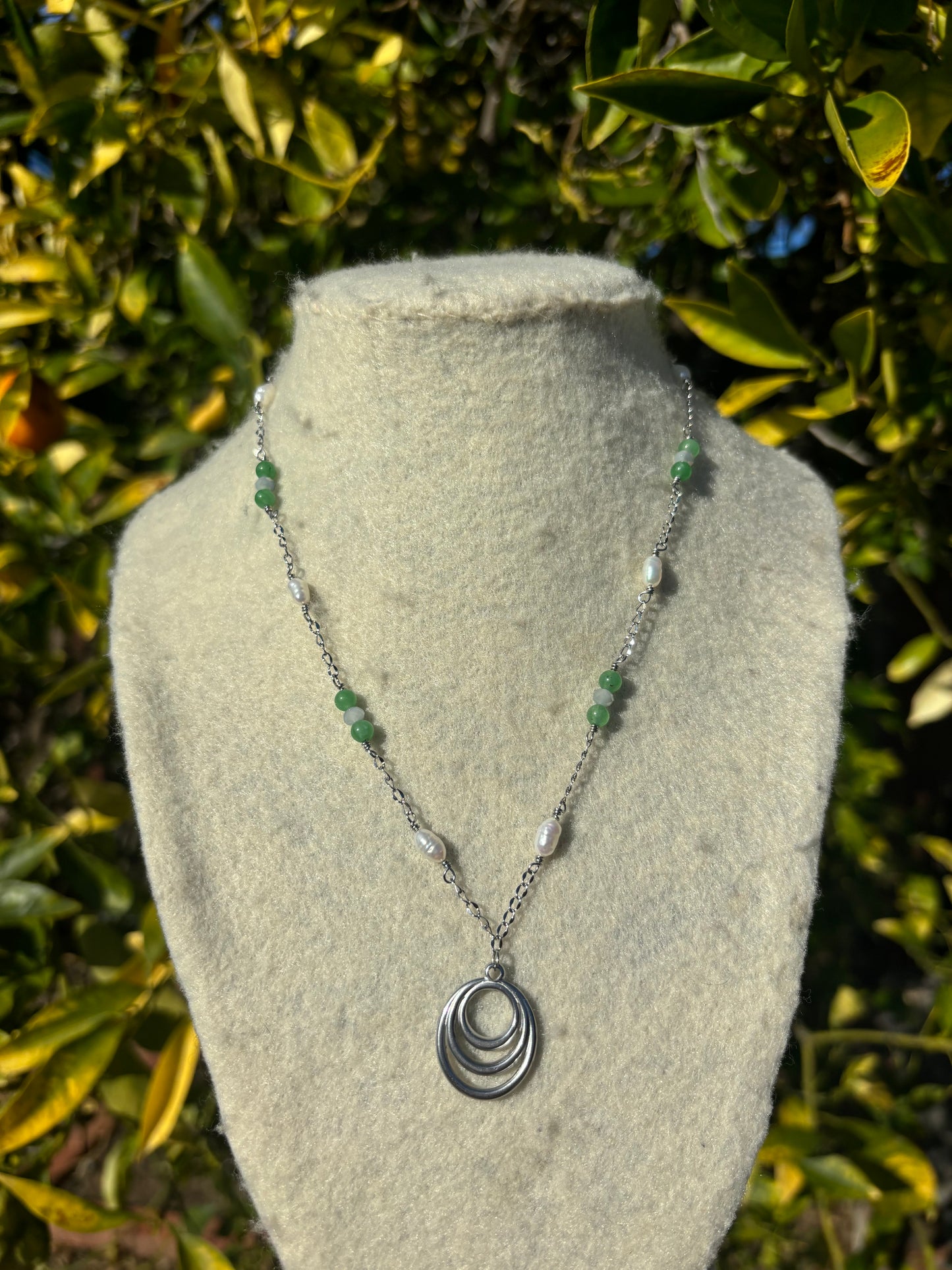 Ellipse Pearl Green Wire Chain Necklaces