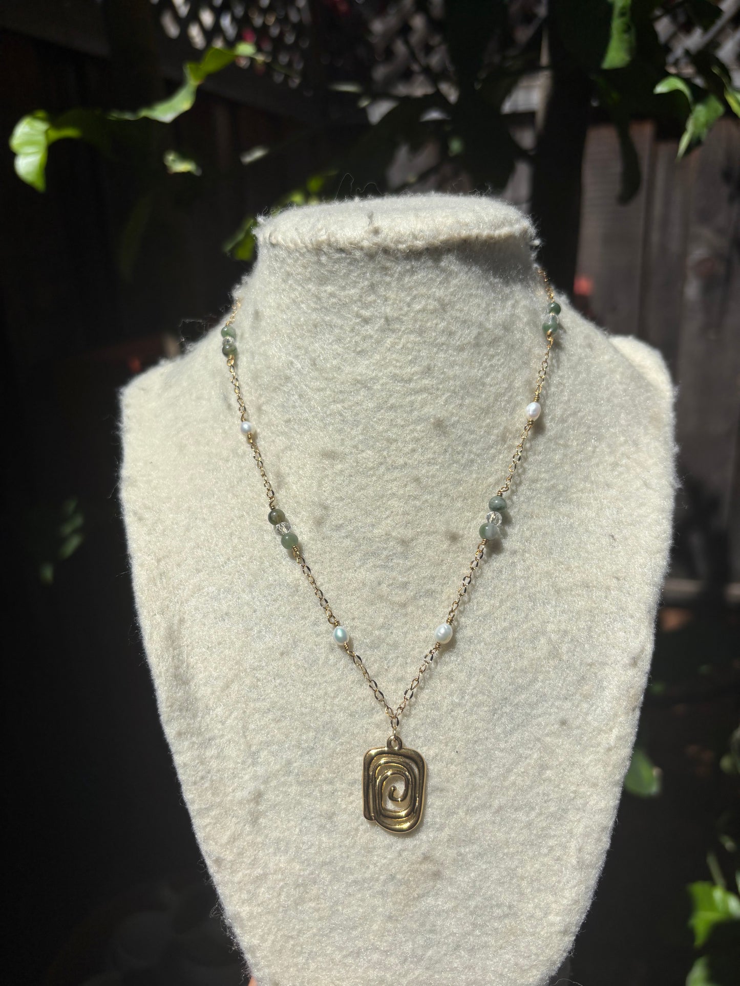 Square Spiral Green Pearl Wire Chain Necklaces