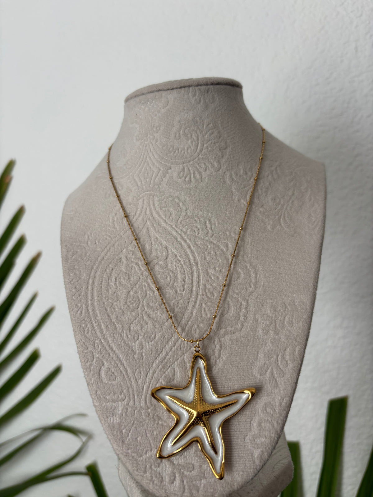 Chunky White Starfish Gold Chain Necklace